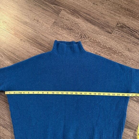 Kinross Cashmere Blue Sweater - Picture 2 of 10
